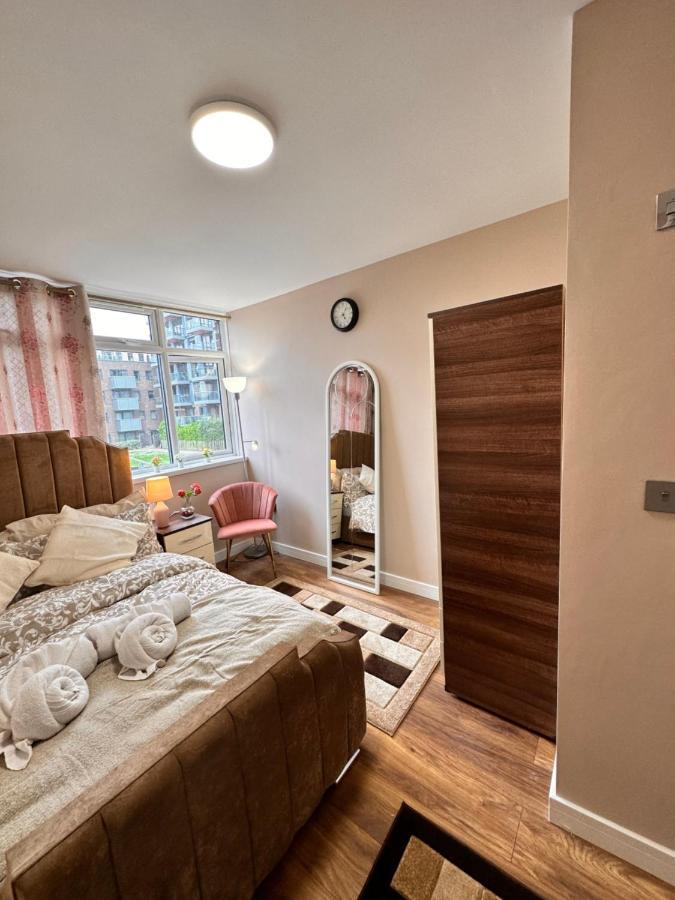Canary Wharf Single Double And En-Suite Rooms London Kültér fotó