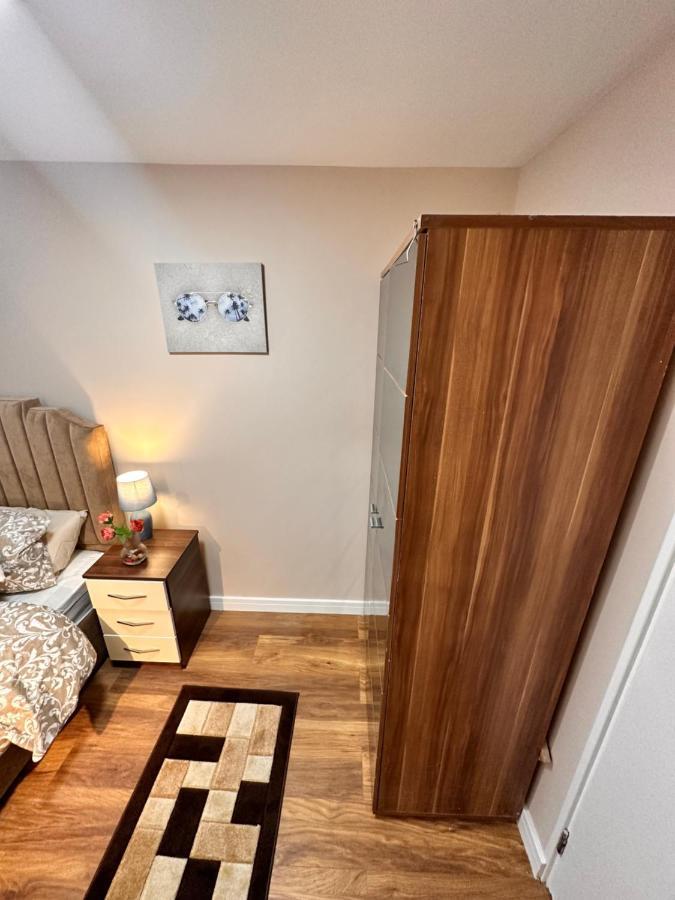 Canary Wharf Single Double And En-Suite Rooms London Kültér fotó