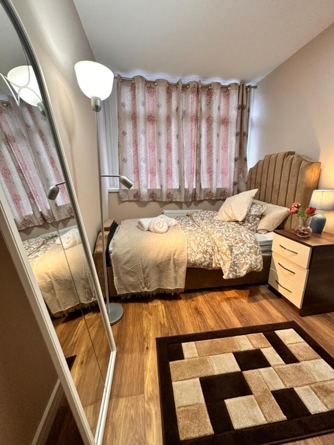 Canary Wharf Single Double And En-Suite Rooms London Kültér fotó