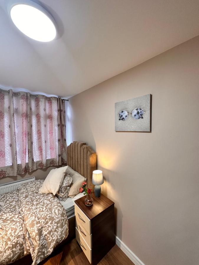 Canary Wharf Single Double And En-Suite Rooms London Kültér fotó